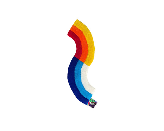 Tapis mural arc-en-ciel design aux couleurs chaudes et froides. Création unique tuftée main avec accroche murale.