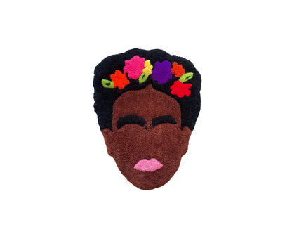 Tapis custom qui a pour design un portrait de Frida Kahlo