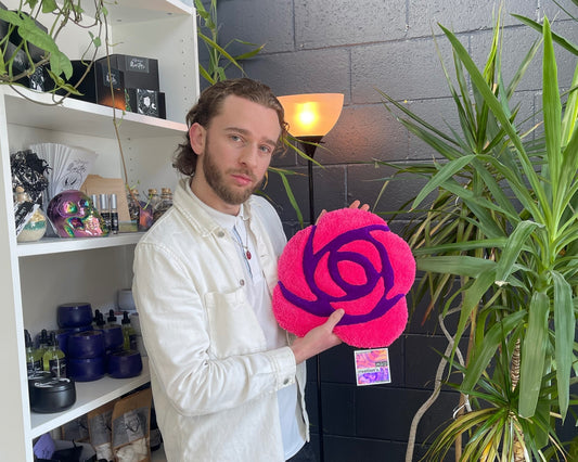 Créations originales tufté à la main par Mood Creations représentant une rose