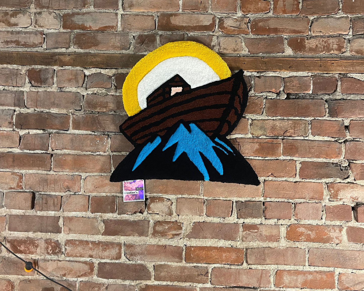 Tapis mural fait main inspiré du récit de Noé, illustrant le renouveau après le déluge.