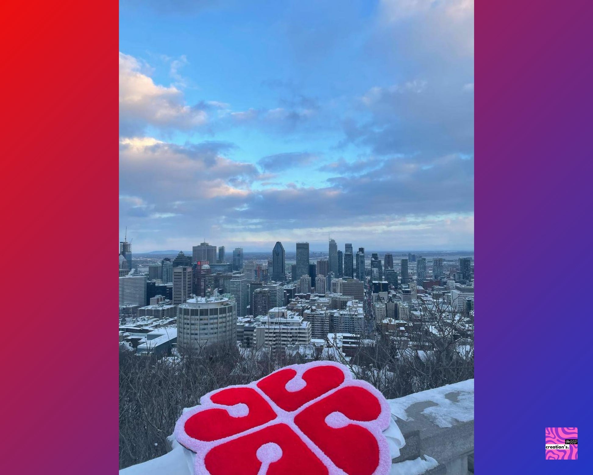 Tapis réalisé à la main qui reprend le logo de la ville de Montréal. Pièce décorative qui surplombe la ville avec une vue exceptionnelle.